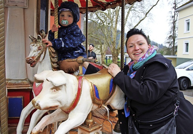 Ein Kinderkarussell und weitere Attrak...t fehlen beim 32. Sthlinger Frhling.  | Foto:  Yvonne Wrth