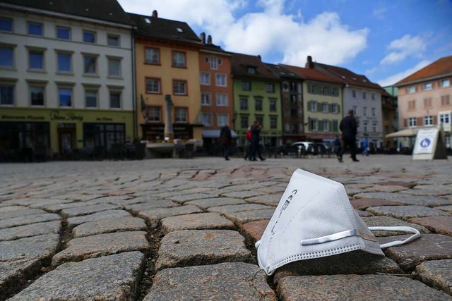 Die Maske ist Geschichte: Seit Sonntag...Geschften und Restaurants freiwillig.  | Foto: Christoph Giese