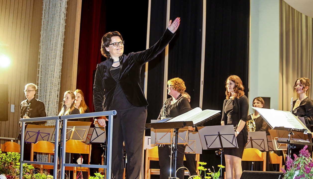 Die neue Dirigentin Melanie Huber stel...nzert erstmals der Öffentlichkeit vor.  | Foto: Sandra Decoux