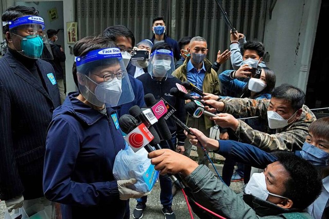 Stand stets unter dem zunehmenden Druck aus Peking: Carrie Lam  | Foto: Kin Cheung (dpa)