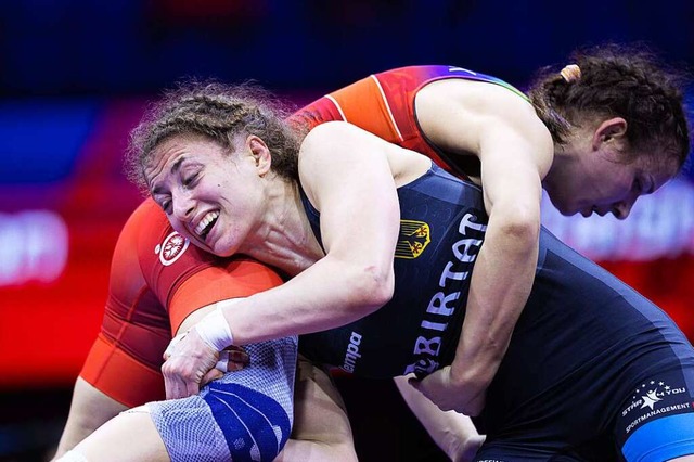 Im kleinen Finale traf Elena Brugger (...l das Duell mit der Aserbaidschanerin.  | Foto: IMAGO/United World Wrestling / Kadir Caliskan