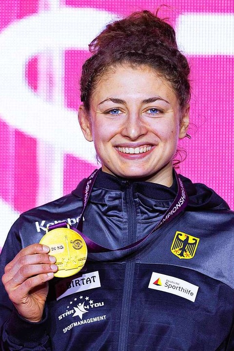 Elena Brugger mit ihrer achten internationalen Medaille.  | Foto: IMAGO/United World Wrestling / Kadir Caliskan