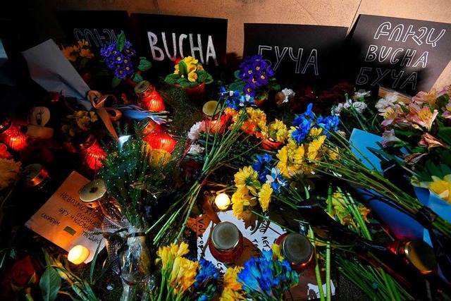 Trauer um die Toten von Butscha  | Foto: KAREN MINASYAN (AFP)