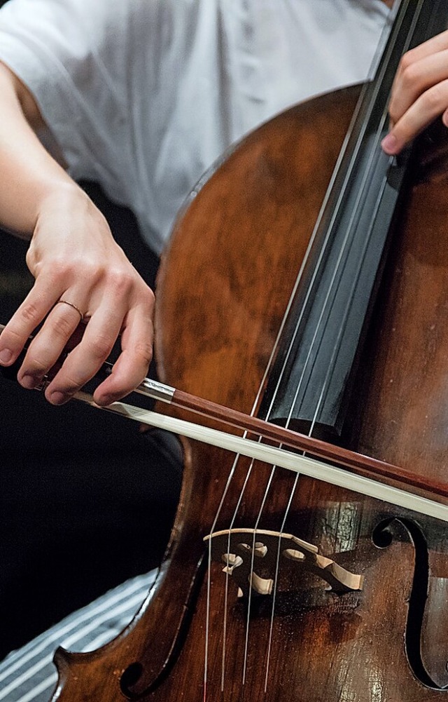 Teilnehmerinnen und Teilnehmer berzeugten auch am Cello.  | Foto: Hendrik Schmidt