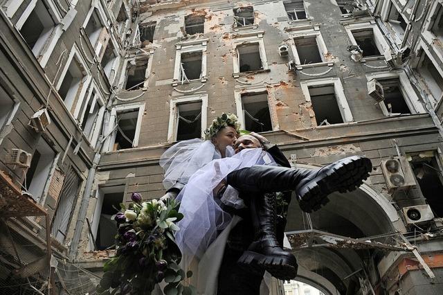 Hochzeit im zerbombten Charkiw