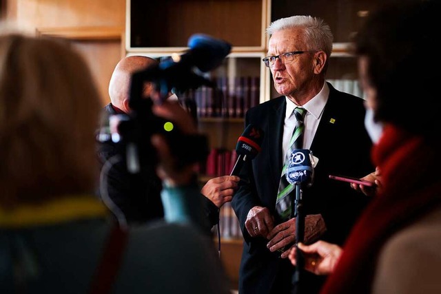 Ministerprsident Winfried Kretschmann... hart treffen und die Politik fordern.  | Foto: Philipp von Ditfurth (dpa)