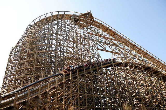 Die Holzachterbahn Wodan im Europa-Park  | Foto: Patrick Seeger