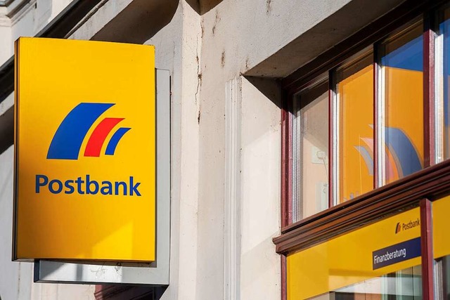 Gegen  Russland sind zahlreiche Sankti....   Die Postbank will diese umsetzten.  | Foto: Monika Skolimowska (dpa)