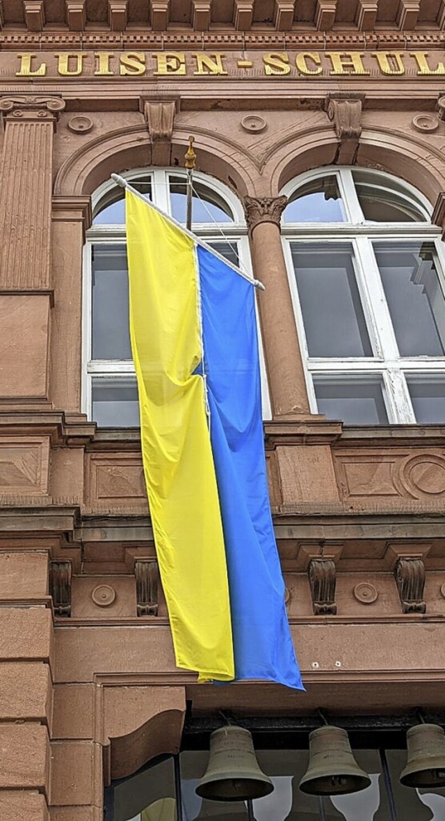 Die Flagge ist wieder vor dem Rathaus gehisst worden.  | Foto: Stadt Lahr