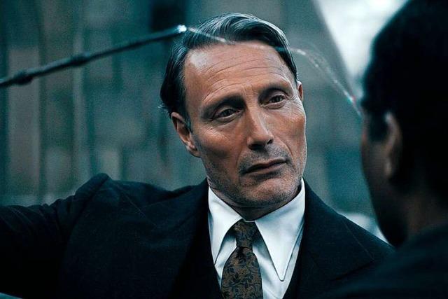 Mads Mikkelsen als fieser Zauberer in 