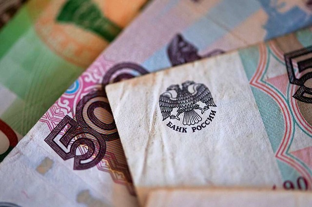 Russland hat seine Auslandsschulden er...in Rubel statt in US-Dollar beglichen.  | Foto: Sven Hoppe (dpa)