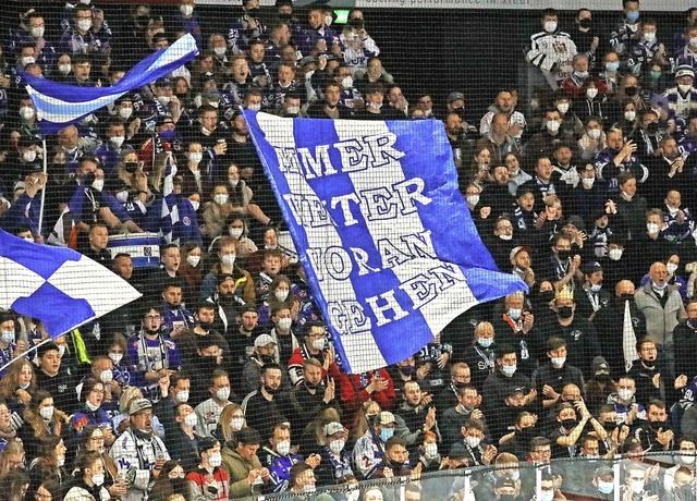 Die Fans waren das grte Plus der Wil...Fans auf den Rngen der Helios-Arena.   | Foto: Joachim Hahne
