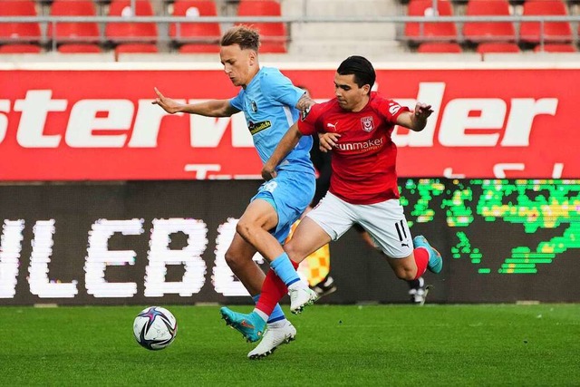 SC-Spieler Sascha Risch (l.) im Duell mit HFC-Akteur Jan Shcherbakovski. | Foto: IMAGO/Eibner-Pressefoto/Eckehard Schulz SC-Spieler Sascha Risch (l.) im Duell mit HFC-Akteur Jan Shcherbakovski. | Foto: IMAGO/Eibner-Pressefoto/Eckehard Schulz