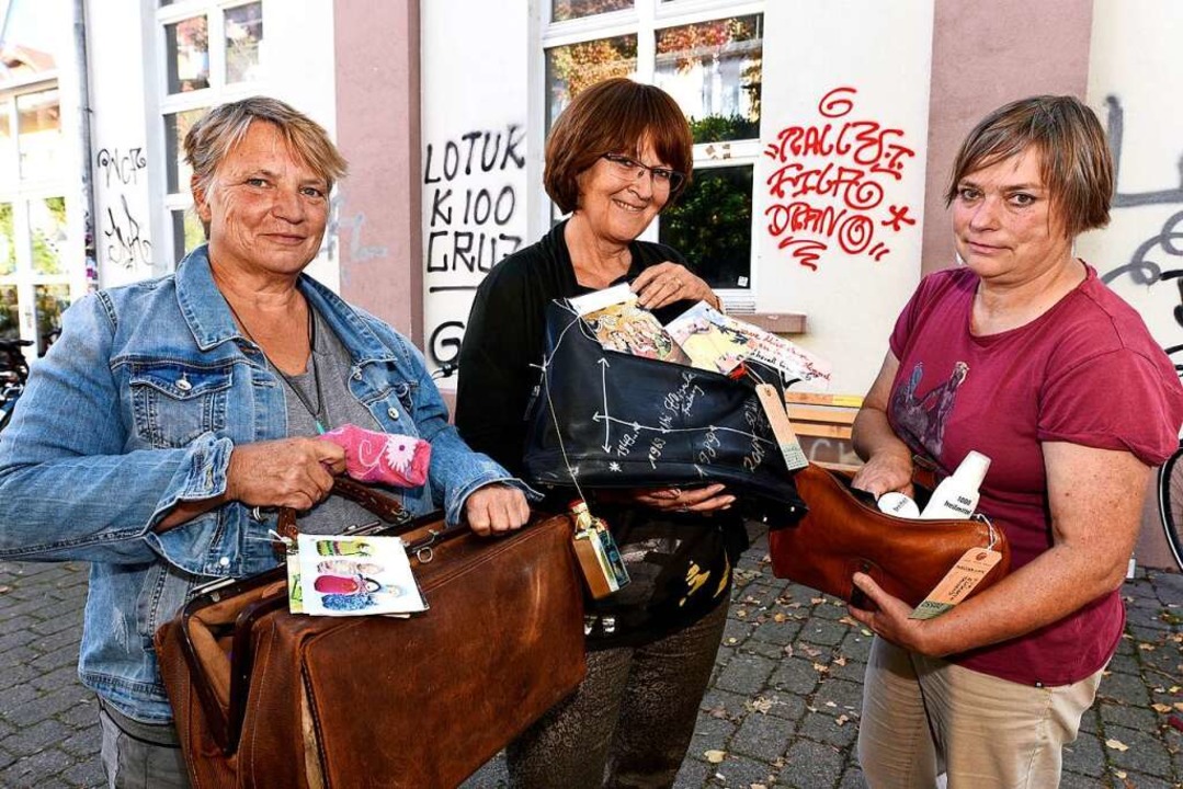 Bei der Taschenaktion auf dem Grether-...arie Battran-Berger und Birgit Heidtke  | Foto: Thomas Kunz
