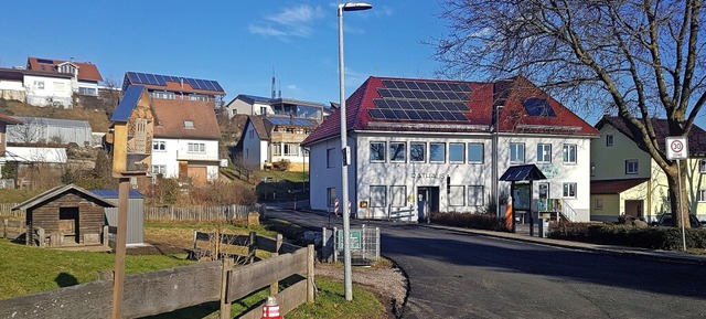 Das Gemeindehaus mit Ortsverwaltung, F...enweg ist das zentrale Gebude im Ort.  | Foto: Axel Kremp