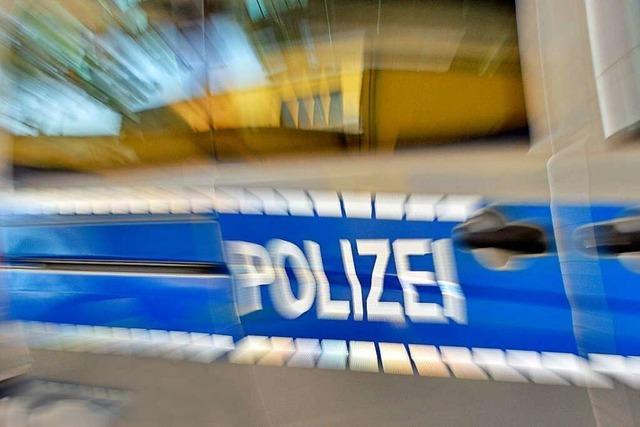 Schmuckdieb flüchtet vor 83-jähriger Frau in Buggingen mit Sprung aus dem Fenster