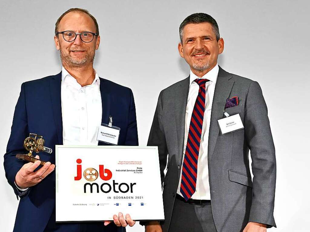 Raimund Fhrenbacher (links, Testo Industrial Services) und Laudator Bert Sutter (WVIB Schwarzwald AG).