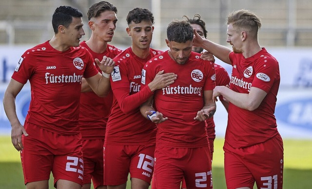 Erfolgreiche Saison: Die BSC-Spieler I...i (verdeckt) und Nico Gutjahr (v.li.).  | Foto: IMAGO/Ren  Vigneron/rscp-photo