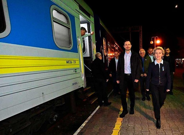 Ursula von der Leyen ist auf dem Weg nach Kiew &#8211; mit der Bahn  | Foto: Christophe Licoppe (dpa)