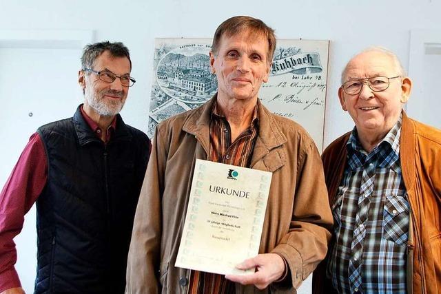 Manfred Eble aus Lahr ist seit 50 Jahren Briefmarkensammler
