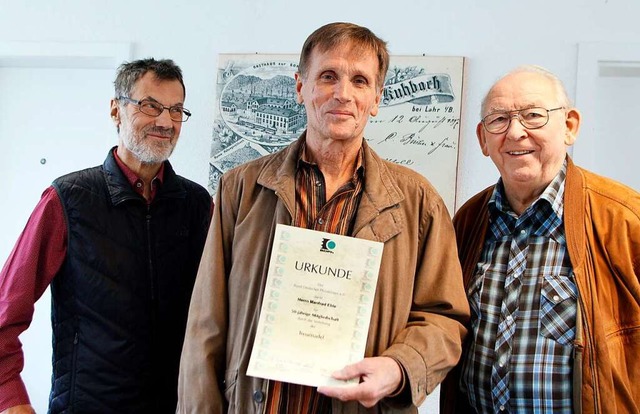 Ehrung (von links): Herbert Foellmer, Manfred Eble und Klaus Riedel  | Foto: Heidi Fel