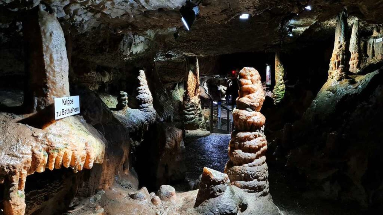 Die Tropfsteine in der Erdmannshöhle, ... in mehr als 100000 Jahren entstanden.  | Foto: Gerald Nill
