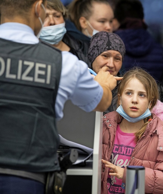 Registrierung von ukrainischen Flchtlingen am Frankfurter Flughafen  | Foto: Boris Roessler (dpa)