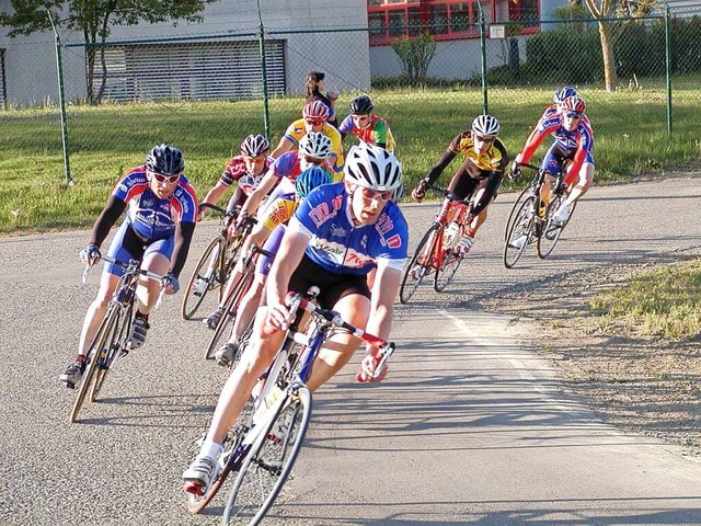 Die Serie der Abendrennen im Bad Scki...nkern des Radsportvereins  Trompeter.   | Foto: Kerckhoff