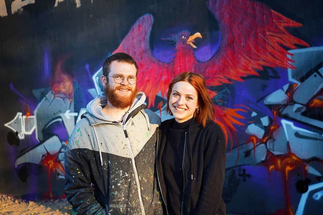 Bernadette Gutmann und Joe Diener sind... hier darf man legal Graffiti sprayen.  | Foto: Lisa Petrich