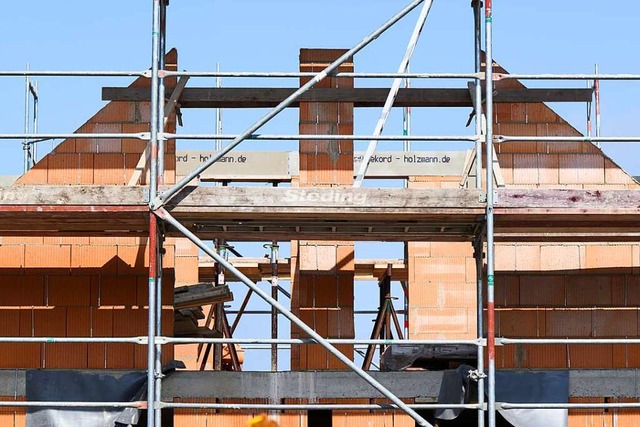 Wenn der Rohbau wegen fehlender Teile ...robleme, sagt der Handwerkskammerchef.  | Foto: Julian Stratenschulte (dpa)