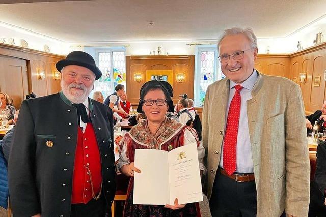 Marianne Waßmer aus Zell erhält die Ehrennadel des Landes