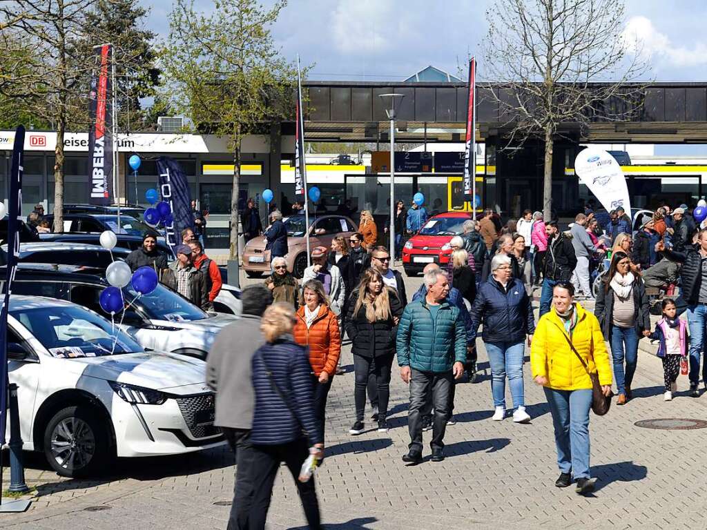 Die Verantwortlichen des veranstaltenden Gewerbeverbandes freuten sich, dass das fr den Handel so wichtige Wochenende von 