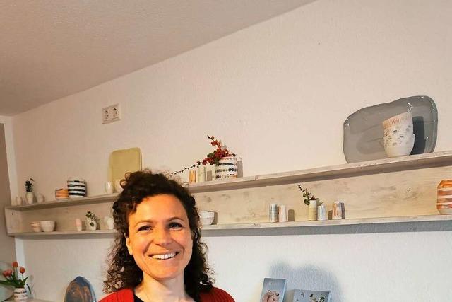 Die Keramikerin Xenia Scherzinger hat in Winden ein Atelier eingerichtet