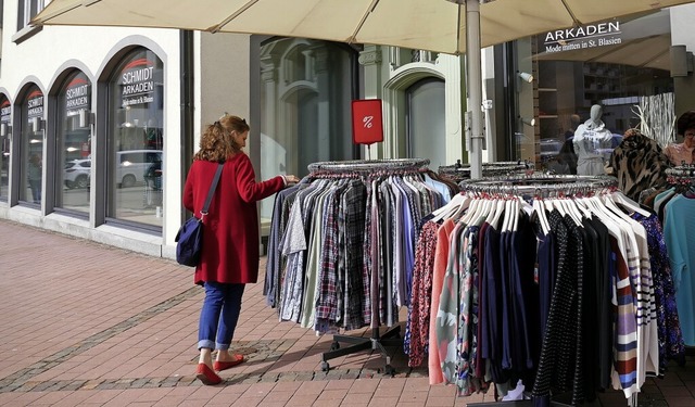 Der Frhling ist da, in den St. Blasier Lden werden gute Geschfte gemacht.  | Foto: Susanne Filz