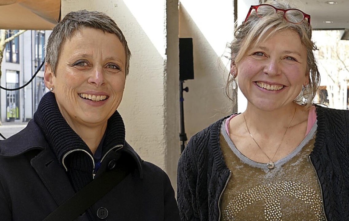 Moderatorin Claudia Gabler (links) und Radio-Tatort-Autorin Monika Geier   | Foto: Martina David-Wenk