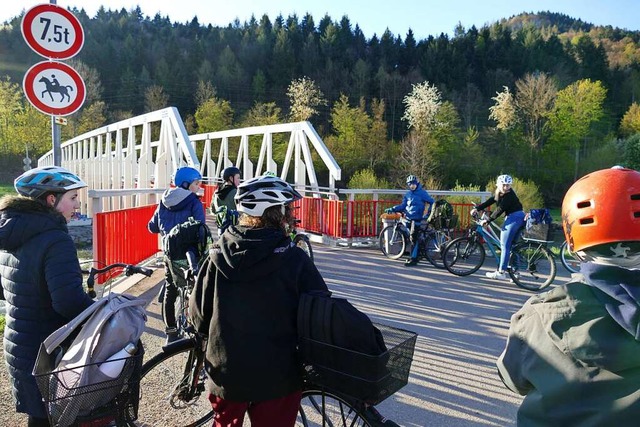 Zwischenstopp an der Radbrcke ber die Elz zwischen Waldkirch und Buchholz.  | Foto: Sylvia Sredniawa