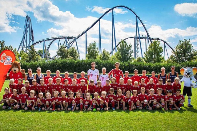 Ideale Kombination: Fuball trainieren... Vorbilder und den Europa-Park erleben  | Foto: Simon Metzger