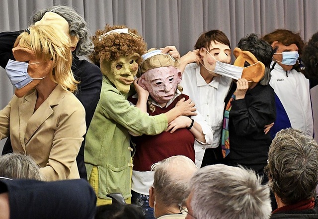 Der ewige Kampf mit den Masken: Maskentheater Strasbourg-Lrrach  | Foto: Barbara Ruda