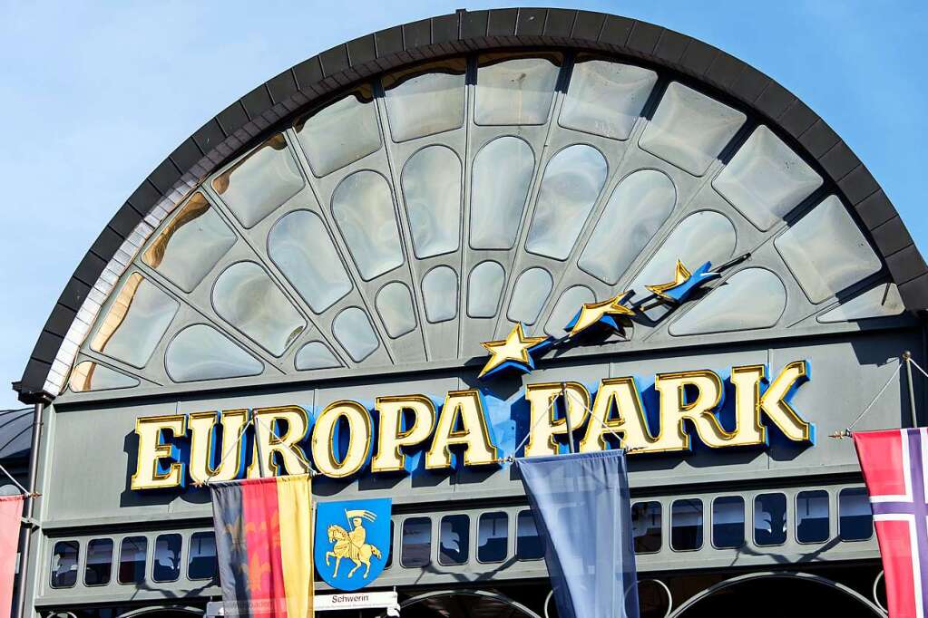 Gr Nes Licht F R Neuen Bahnhof Im Europa Park Rust Badische Zeitung