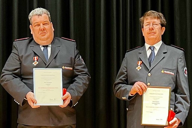 Peter Schelshorn und  Bernd Knauer wurden fr langjhrige Zugehrigkeit geehrt.  | Foto: Hans-Jrgen Hege