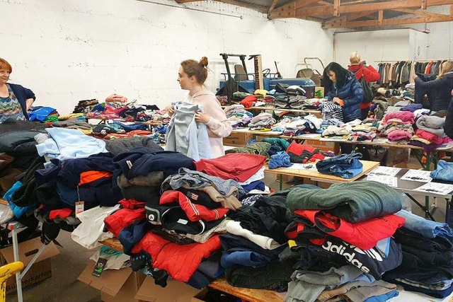 In Mengen wurde Kleidung fr  geflchtete Ukrainer gesammelt.  | Foto: Irmtraud Jenne