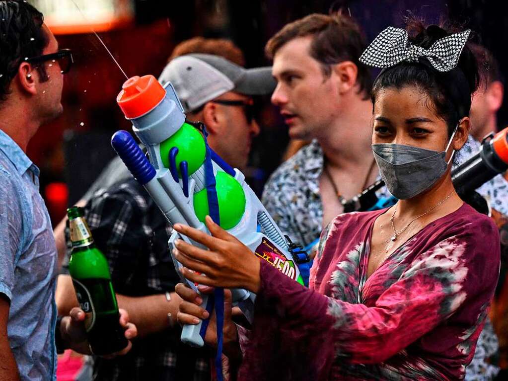 Wasser und buddhistische Rituale stehen im Mittelpunkt des Neujahrsfests Songkran in Thailand.