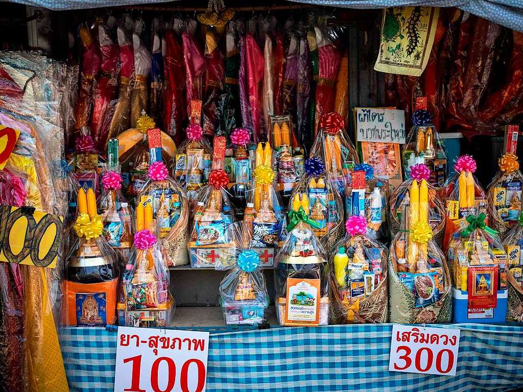 Wasser und buddhistische Rituale stehen im Mittelpunkt des Neujahrsfests Songkran in Thailand.