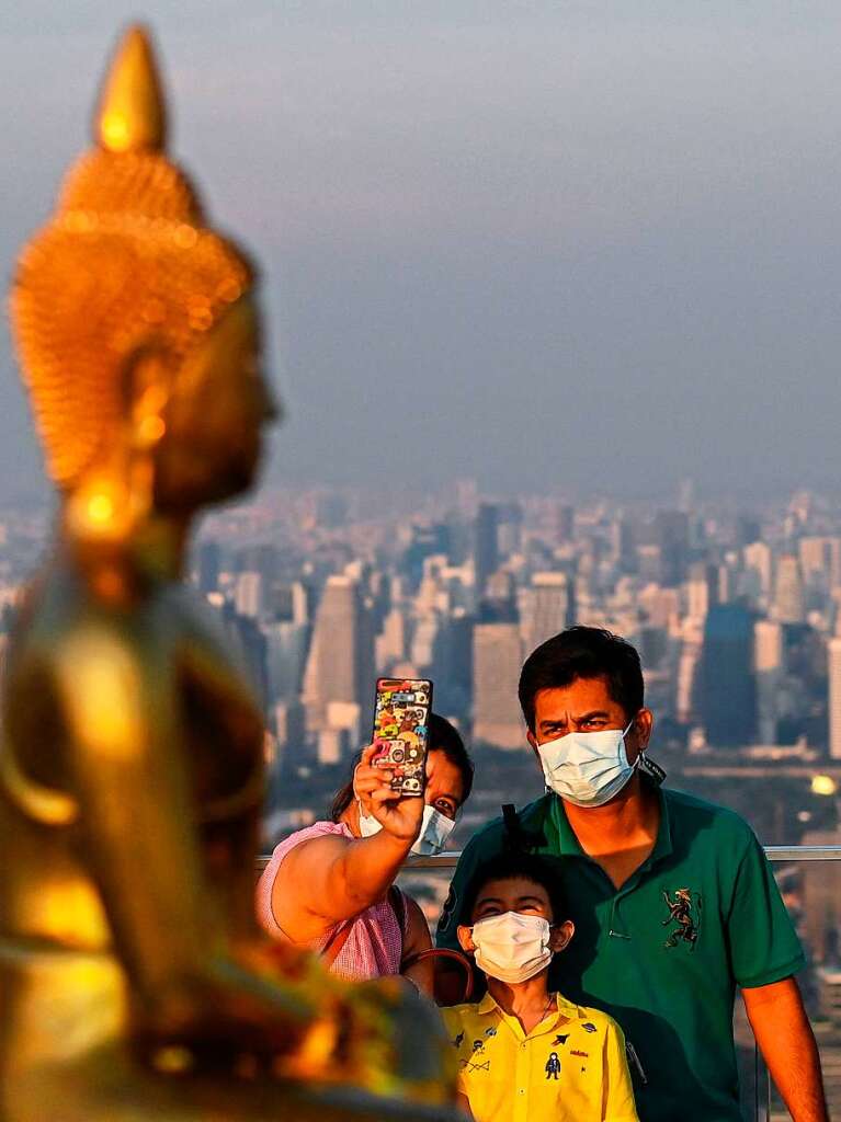 Wasser und buddhistische Rituale stehen im Mittelpunkt des Neujahrsfests Songkran in Thailand.