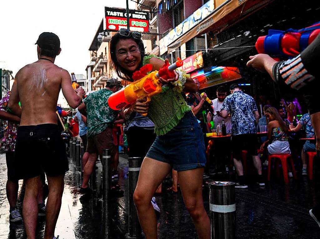 Wasser und buddhistische Rituale stehen im Mittelpunkt des Neujahrsfests Songkran in Thailand.