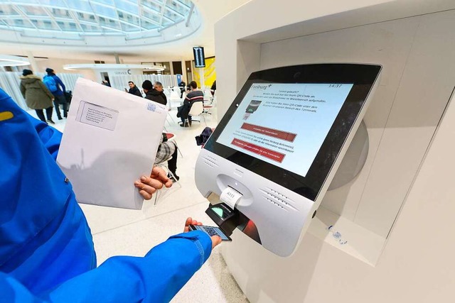 Der Brgerservice im Rathaus im Sthli...ergleichsweise viele Google-Sternchen.  | Foto: Ingo Schneider