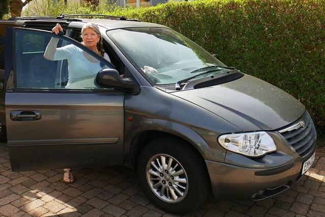 Frau aus Hecklingen kauft ein Auto fr den Kriegseinsatz