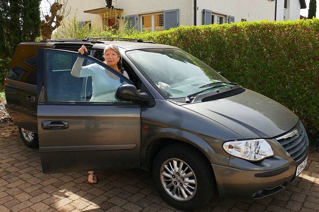 Dieser Chrysler Voyager ist ab Freitag...eschafft, eine Ukrainerin holt ihn ab.  | Foto: Hannes Selz