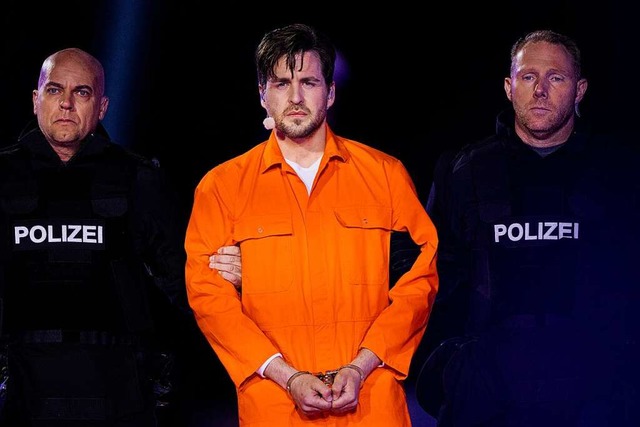 DSDS-Gewinner Alexander Klaws steht al...f dem Essener Burgplatz auf der Bhne.  | Foto: Rolf Vennenbernd (dpa)