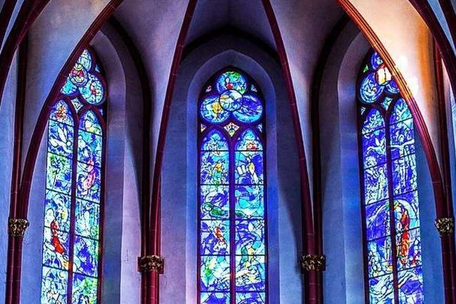 Lassen Sie sich von den Chagall-Kirchenfenstern in Mainz faszinieren!